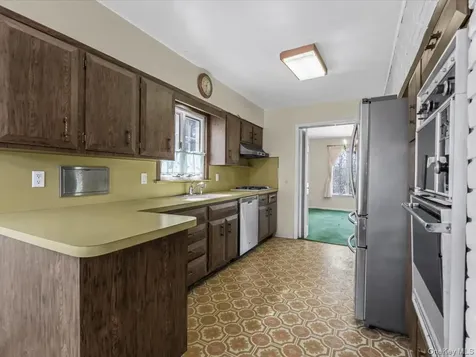25 Jaegger Drive Old Brookville NY 11545