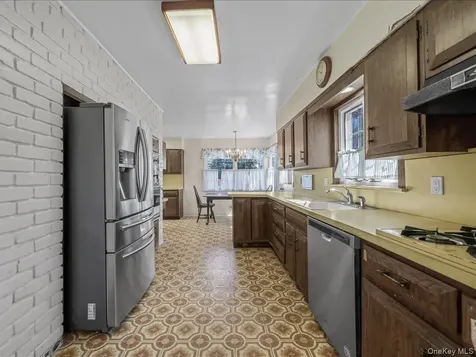 25 Jaegger Drive Old Brookville NY 11545