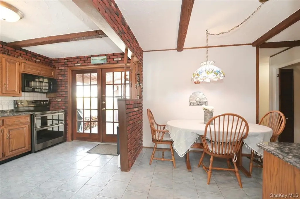 2 Oak Place Massapequa NY 11758