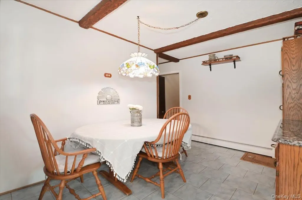 2 Oak Place Massapequa NY 11758