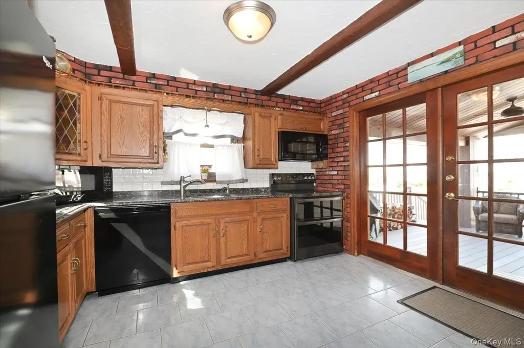 2 Oak Place Massapequa NY 11758