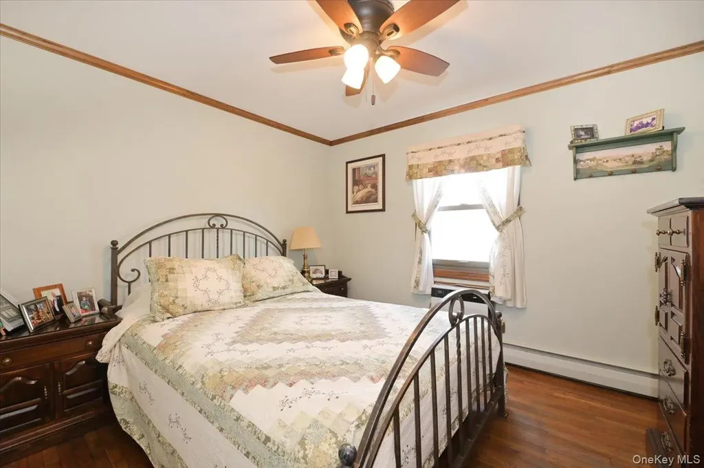 2 Oak Place Massapequa NY 11758