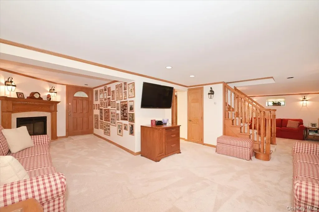 2 Oak Place Massapequa NY 11758