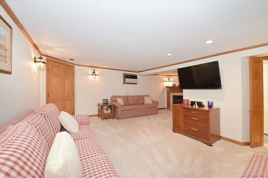 2 Oak Place Massapequa NY 11758