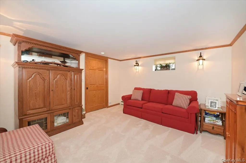 2 Oak Place Massapequa NY 11758