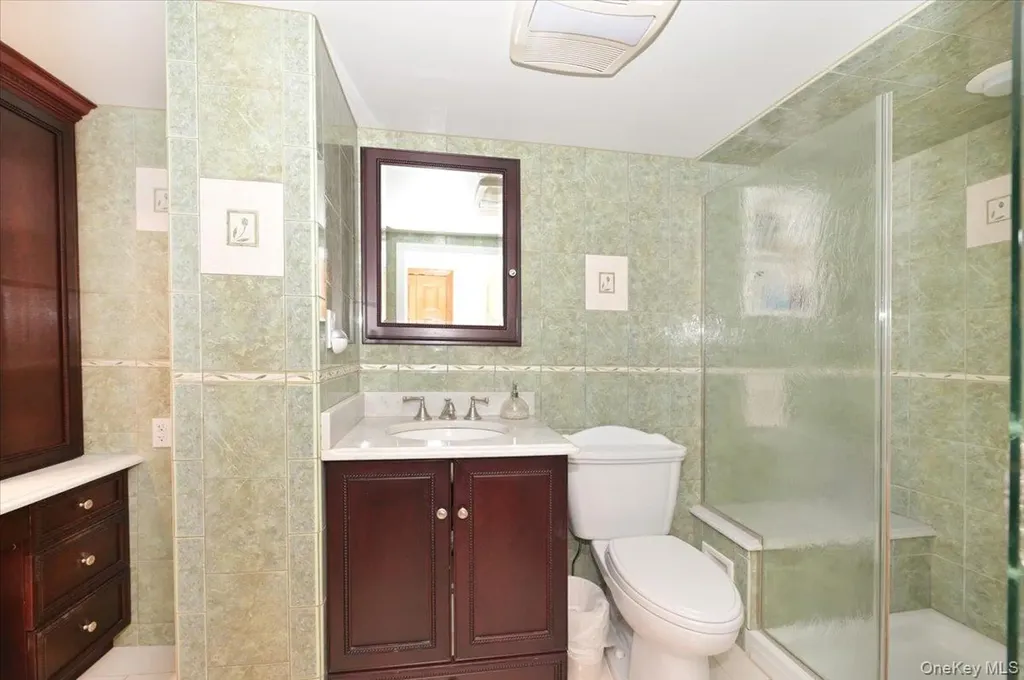 2 Oak Place Massapequa NY 11758