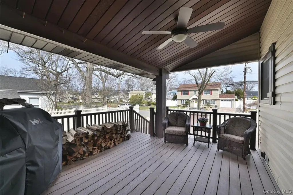 2 Oak Place Massapequa NY 11758