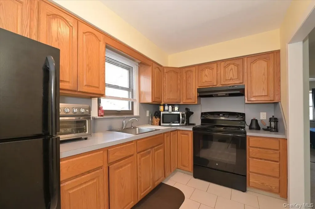 2 Oak Place Massapequa NY 11758