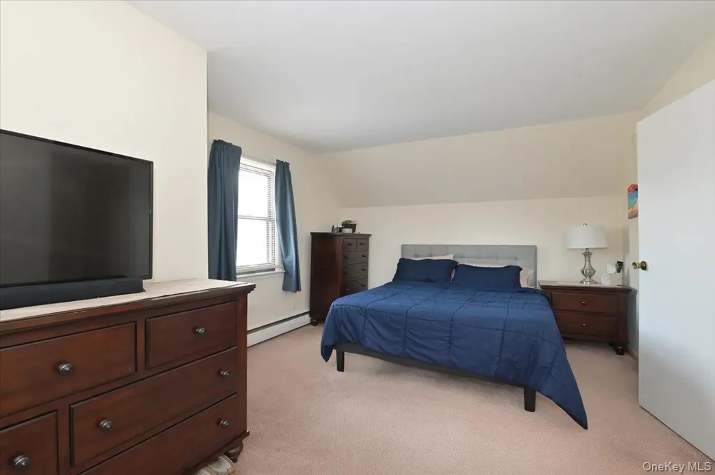 2 Oak Place Massapequa NY 11758