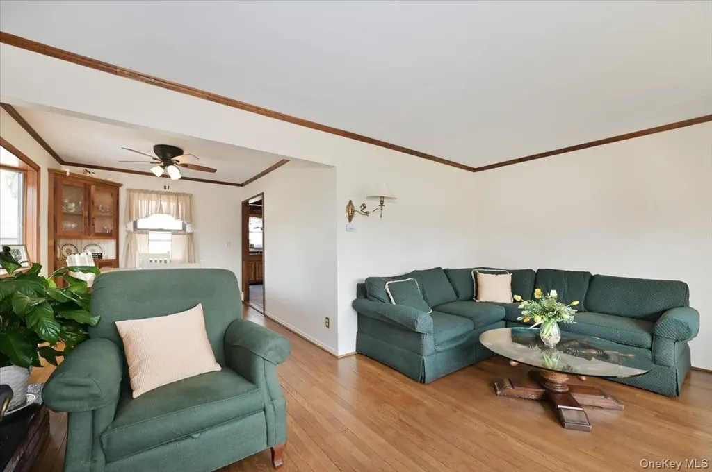 2 Oak Place Massapequa NY 11758