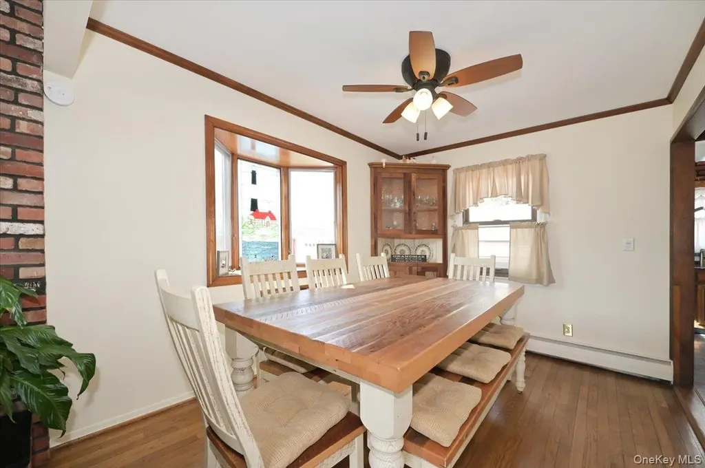 2 Oak Place Massapequa NY 11758