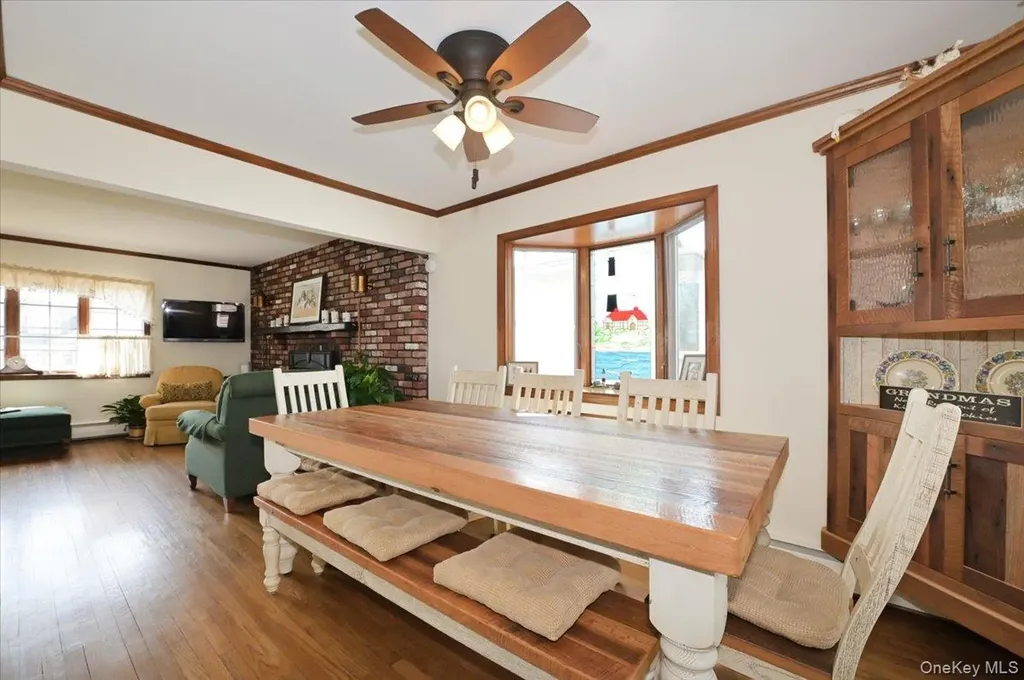 2 Oak Place Massapequa NY 11758