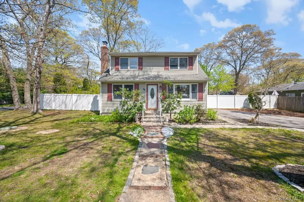 41 Babylon Street Mastic NY 11950