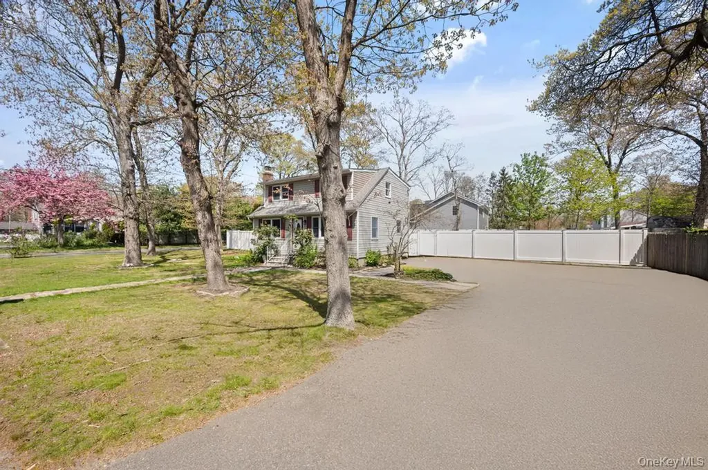 41 Babylon Street Mastic NY 11950