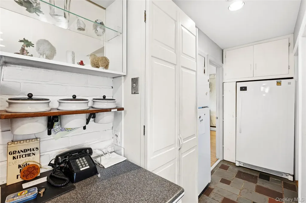 34 Link Lane Hicksville NY 11801