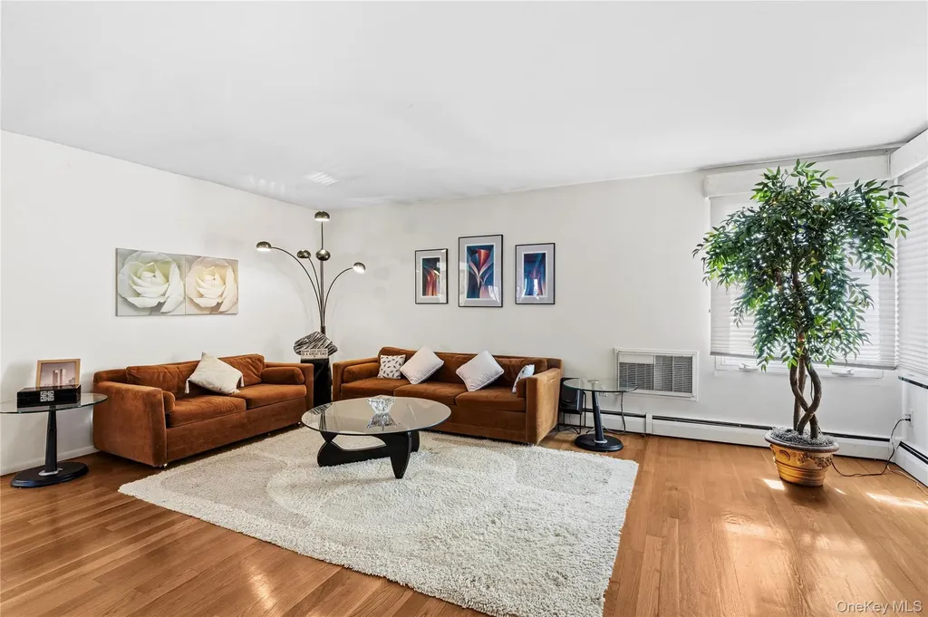 34 Link Lane Hicksville NY 11801
