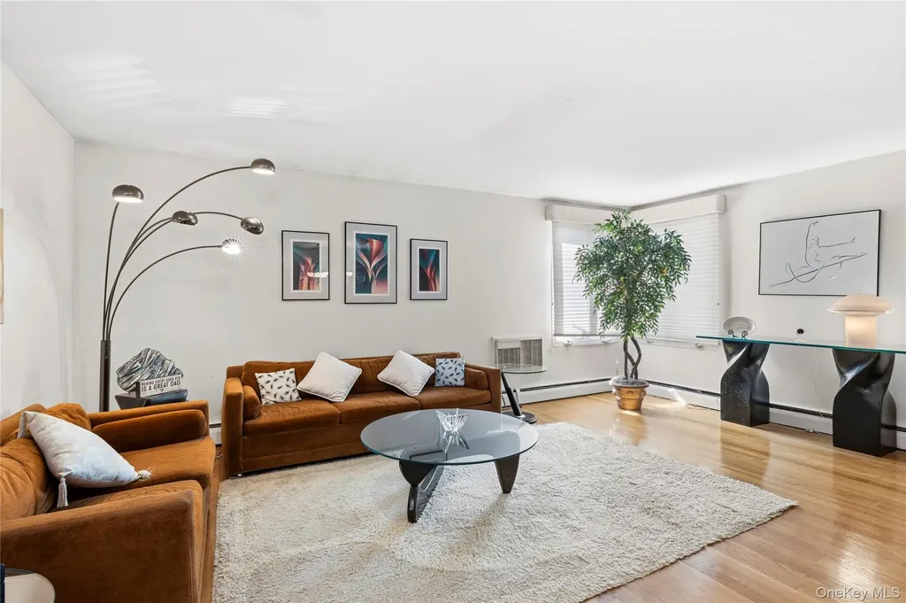 34 Link Lane Hicksville NY 11801