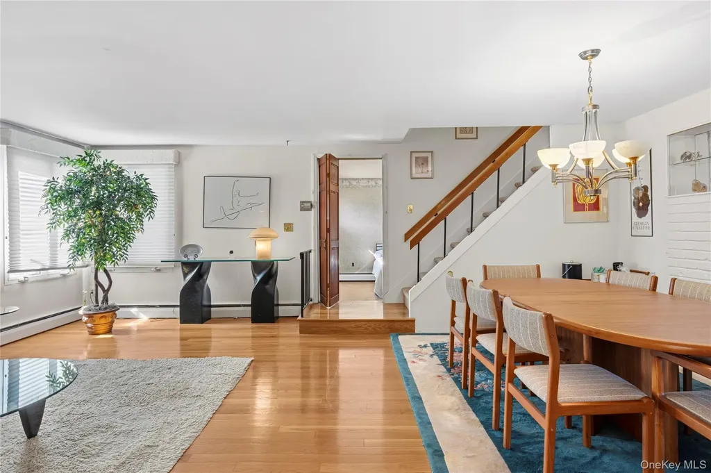 34 Link Lane Hicksville NY 11801