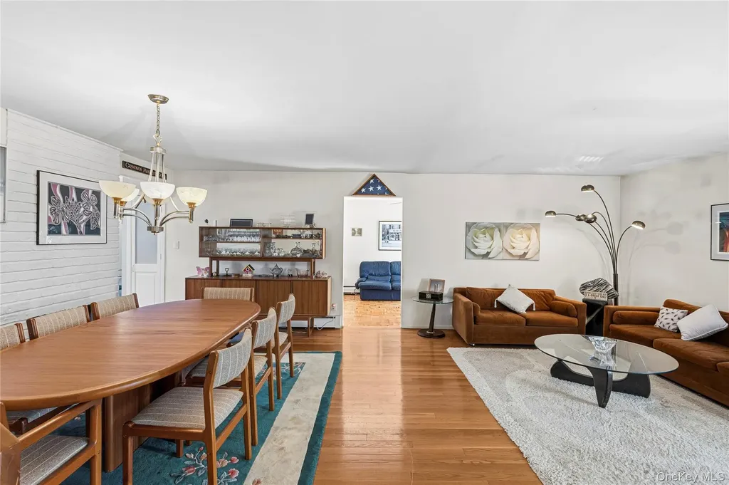 34 Link Lane Hicksville NY 11801
