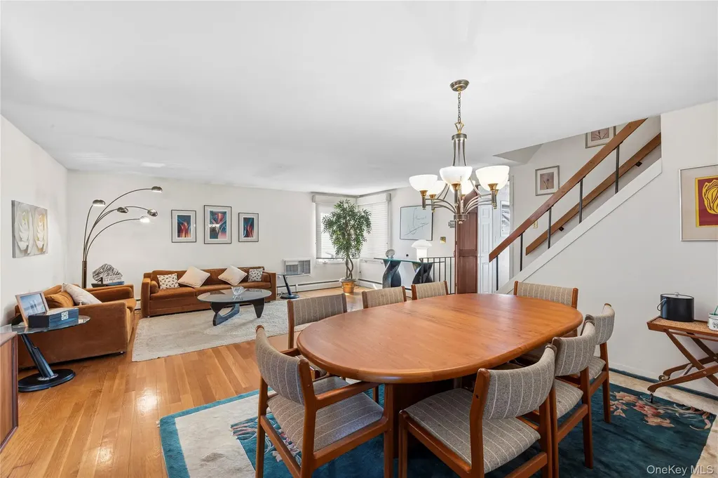 34 Link Lane Hicksville NY 11801