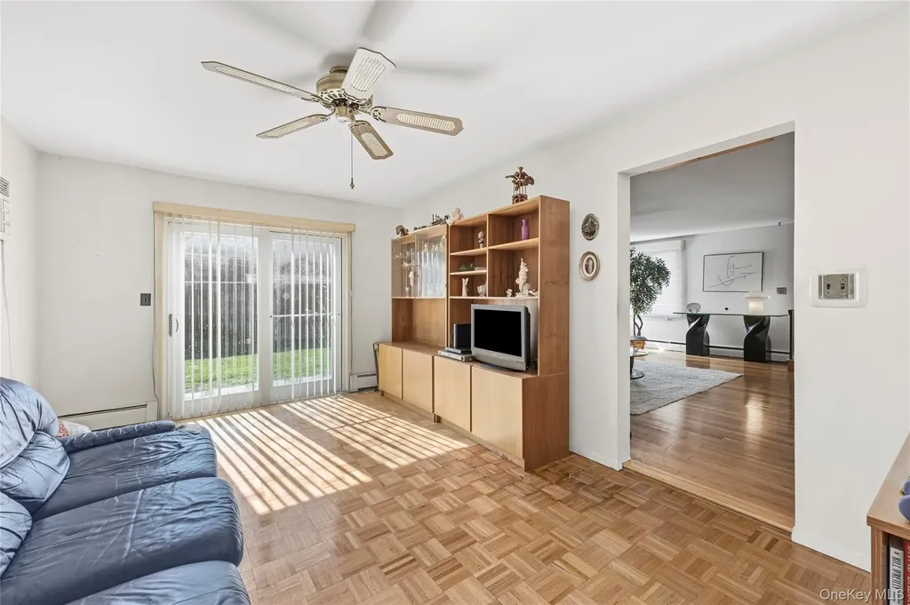 34 Link Lane Hicksville NY 11801