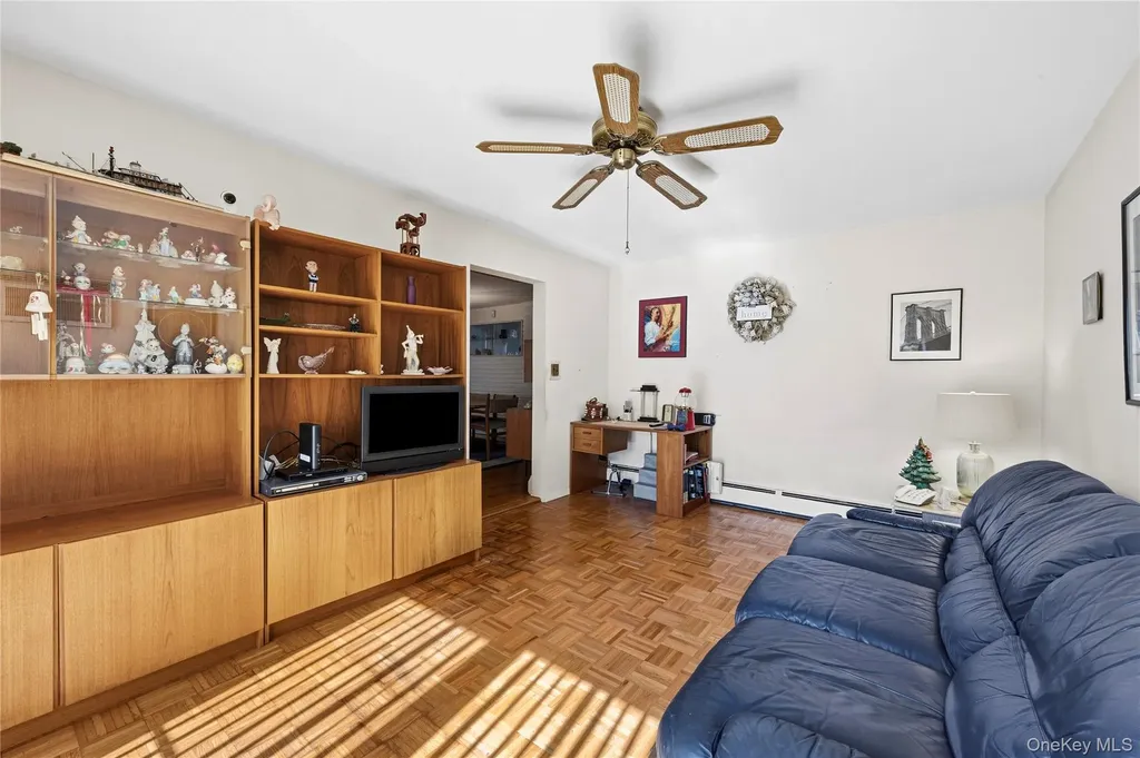 34 Link Lane Hicksville NY 11801