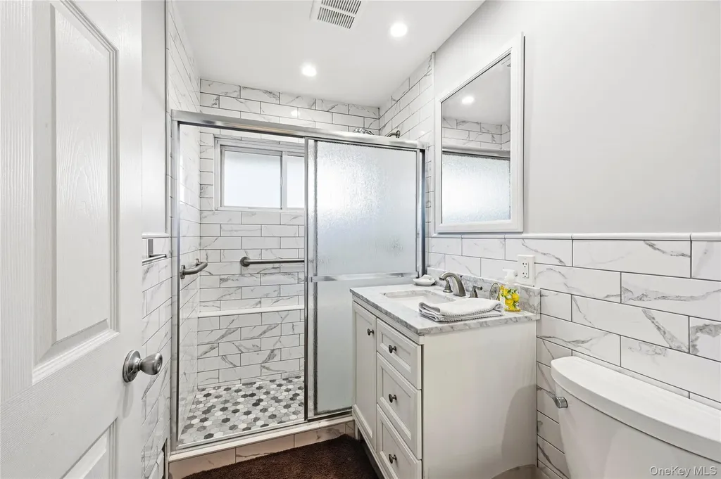 34 Link Lane Hicksville NY 11801