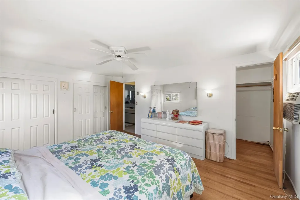 34 Link Lane Hicksville NY 11801