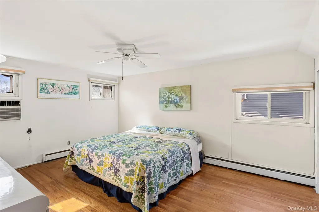 34 Link Lane Hicksville NY 11801
