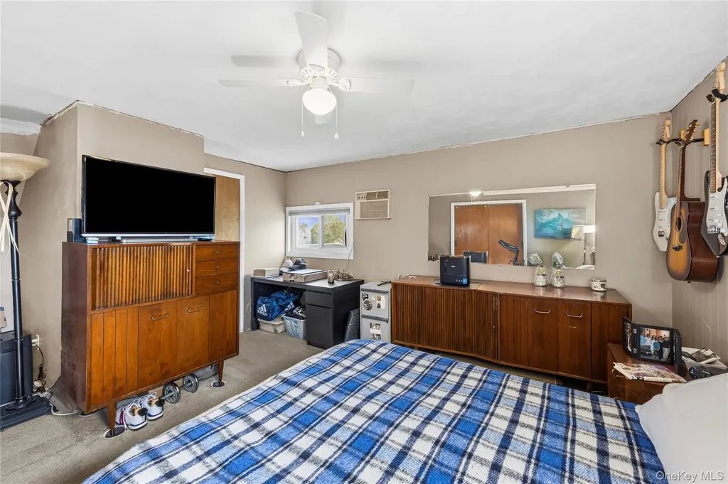 34 Link Lane Hicksville NY 11801