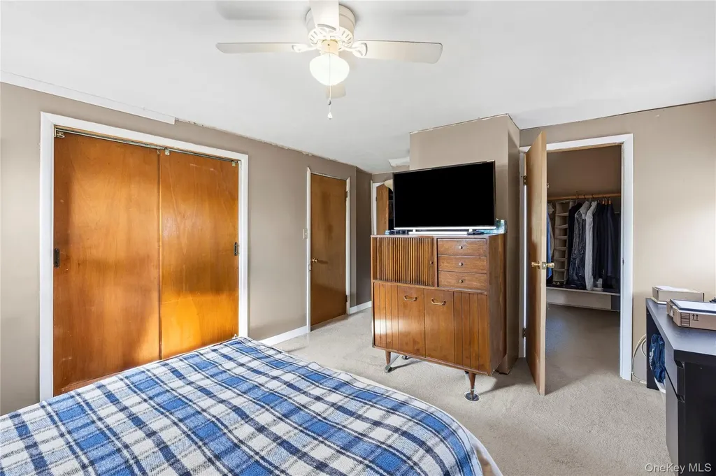 34 Link Lane Hicksville NY 11801