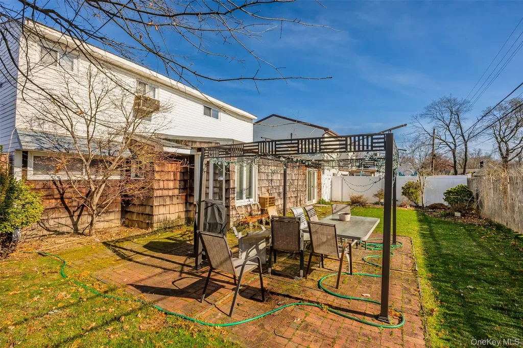34 Link Lane Hicksville NY 11801