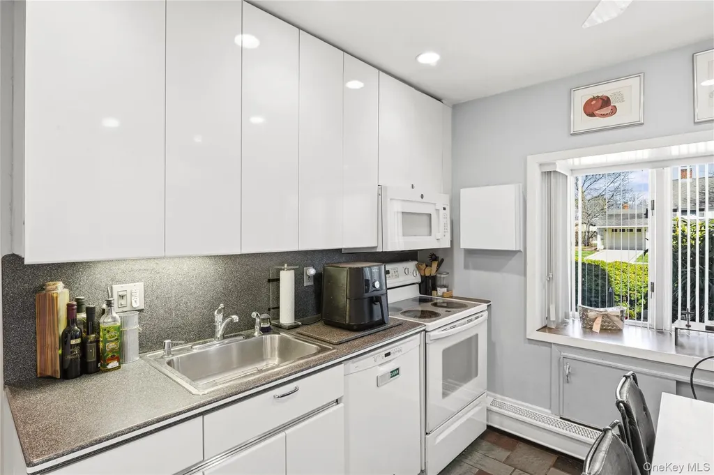 34 Link Lane Hicksville NY 11801