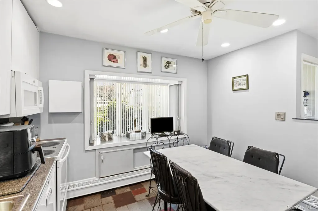 34 Link Lane Hicksville NY 11801