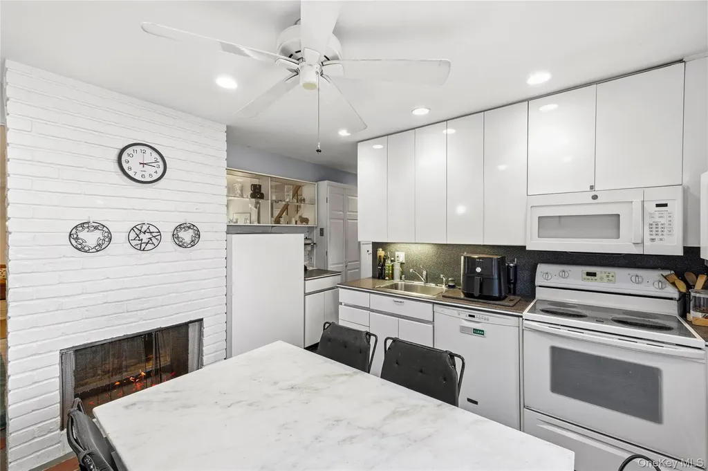 34 Link Lane Hicksville NY 11801