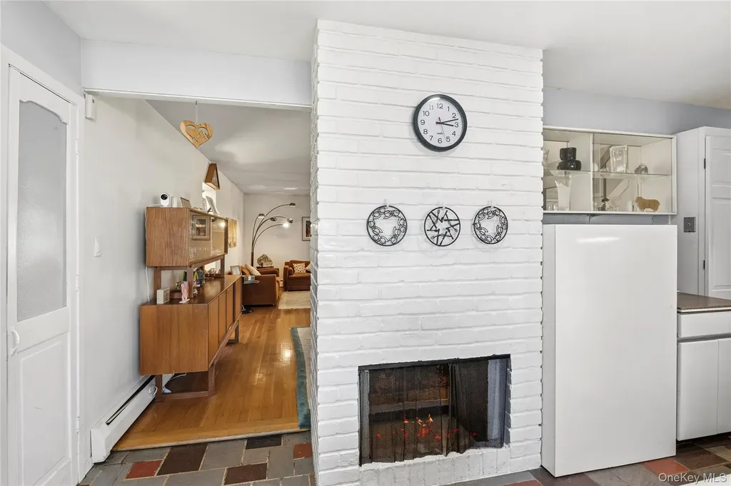 34 Link Lane Hicksville NY 11801