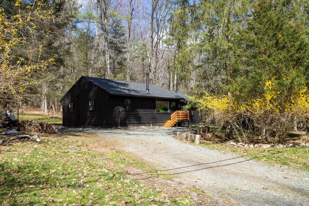 16 Burpo Lane Kerhonkson NY 12446