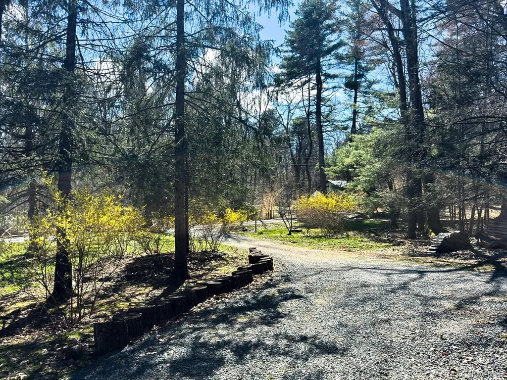 16 Burpo Lane Kerhonkson NY 12446