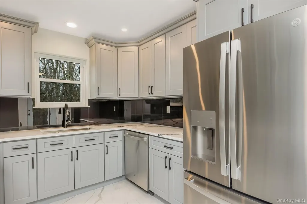 24 Buckskin Lane Riverhead NY 11901