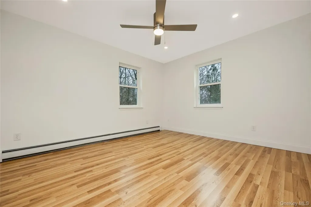 24 Buckskin Lane Riverhead NY 11901