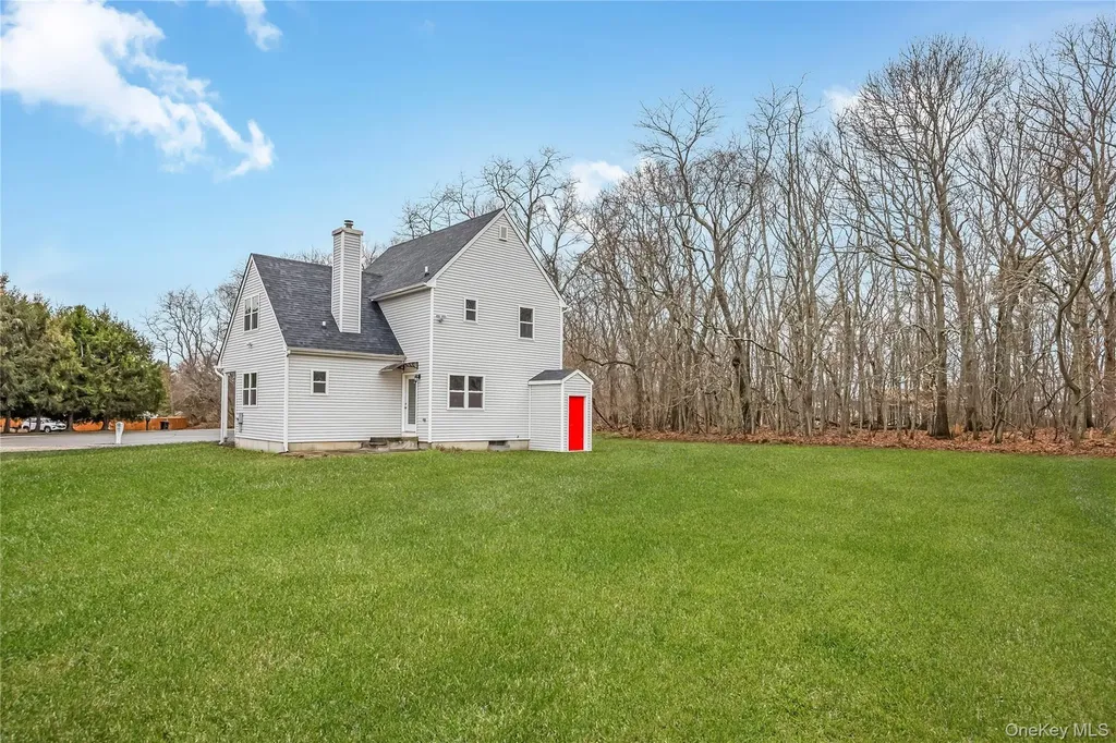 24 Buckskin Lane Riverhead NY 11901