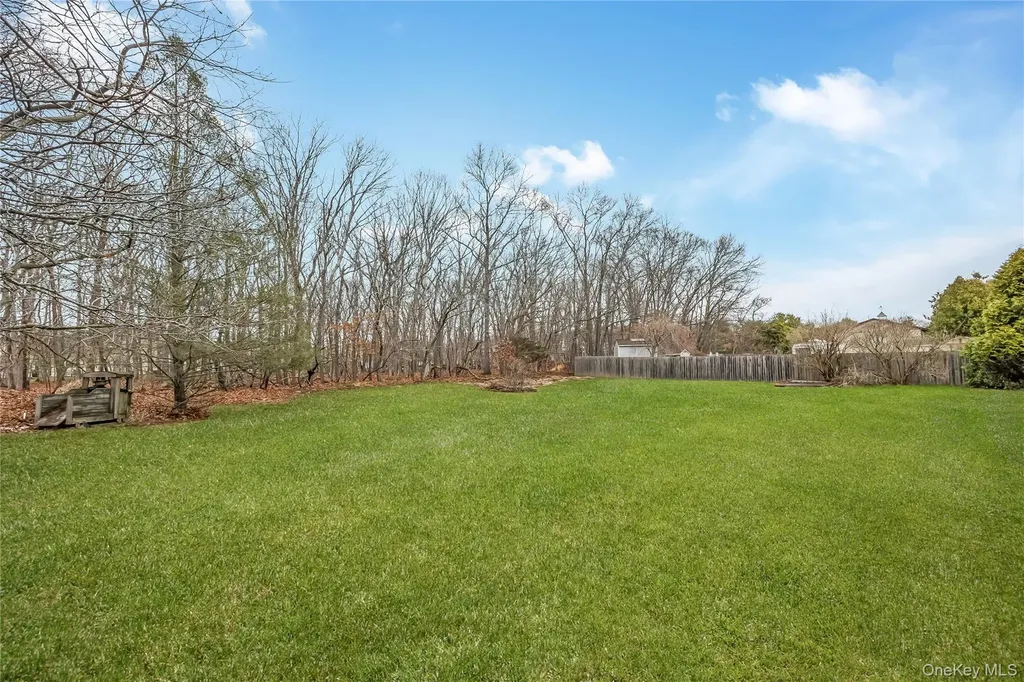 24 Buckskin Lane Riverhead NY 11901
