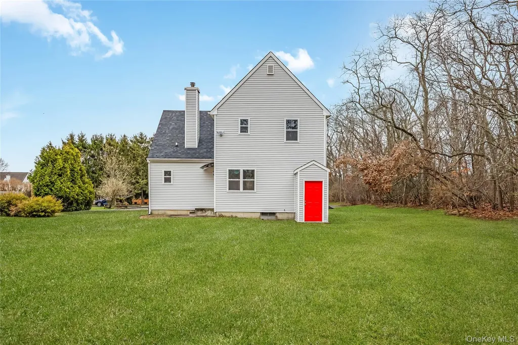24 Buckskin Lane Riverhead NY 11901