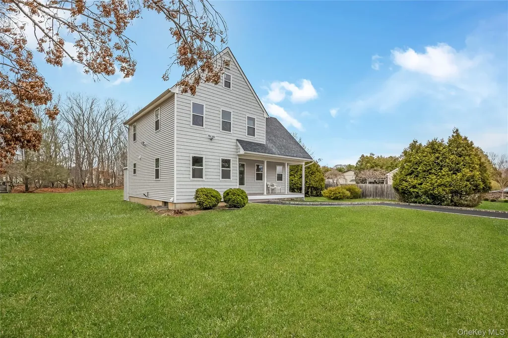 24 Buckskin Lane Riverhead NY 11901