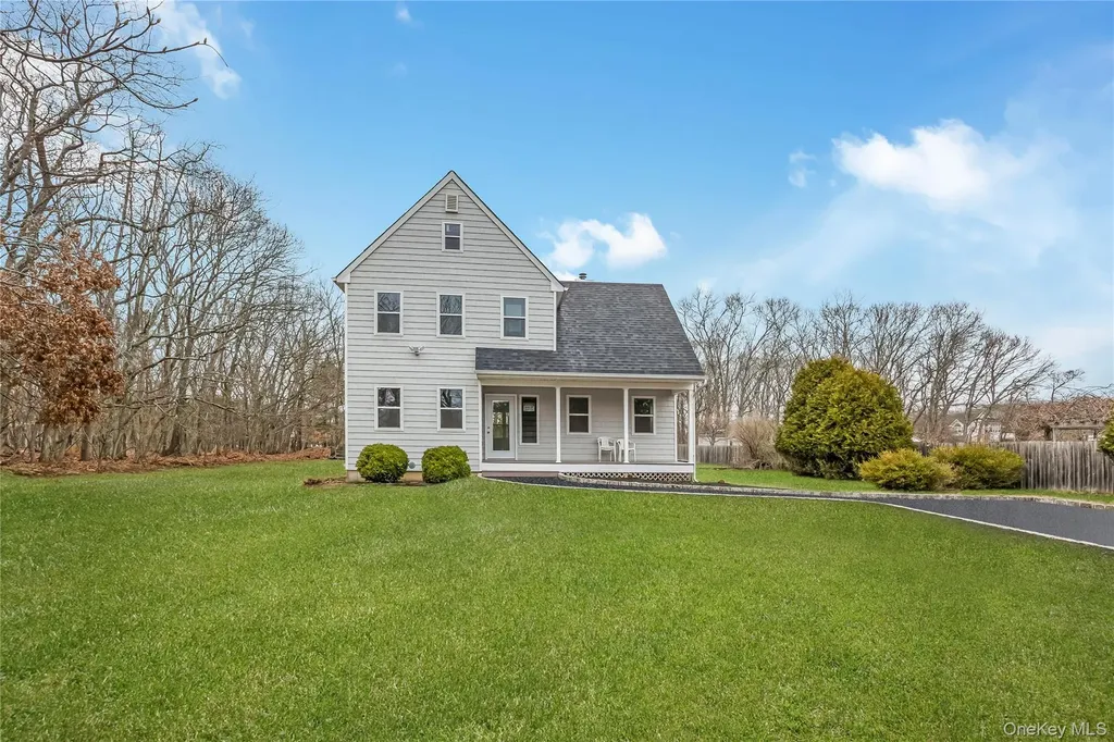 24 Buckskin Lane Riverhead NY 11901