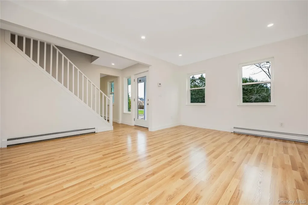 24 Buckskin Lane Riverhead NY 11901
