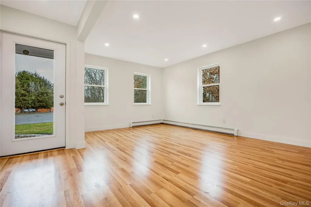 24 Buckskin Lane Riverhead NY 11901
