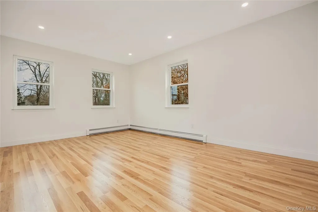 24 Buckskin Lane Riverhead NY 11901