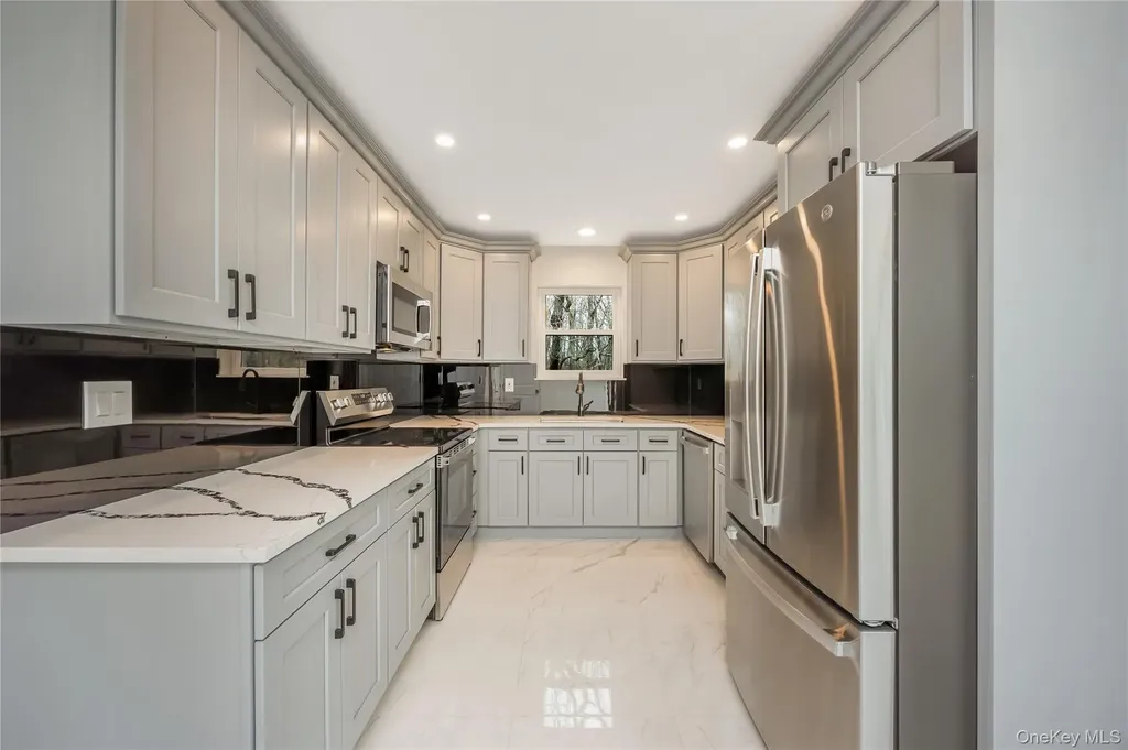 24 Buckskin Lane Riverhead NY 11901