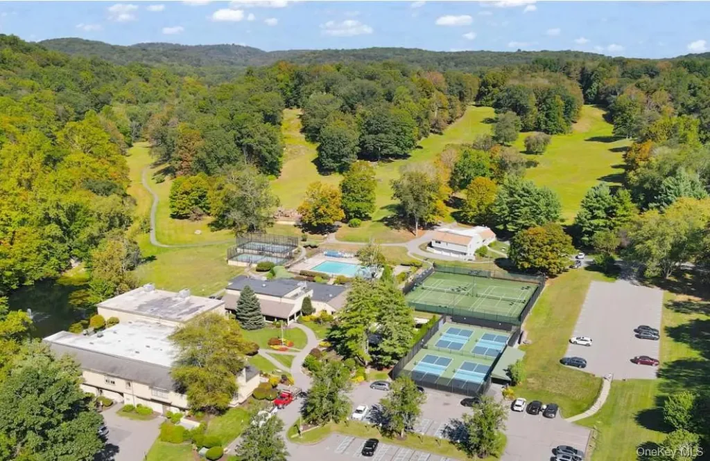 272 Heritage Hills Somers NY 10589